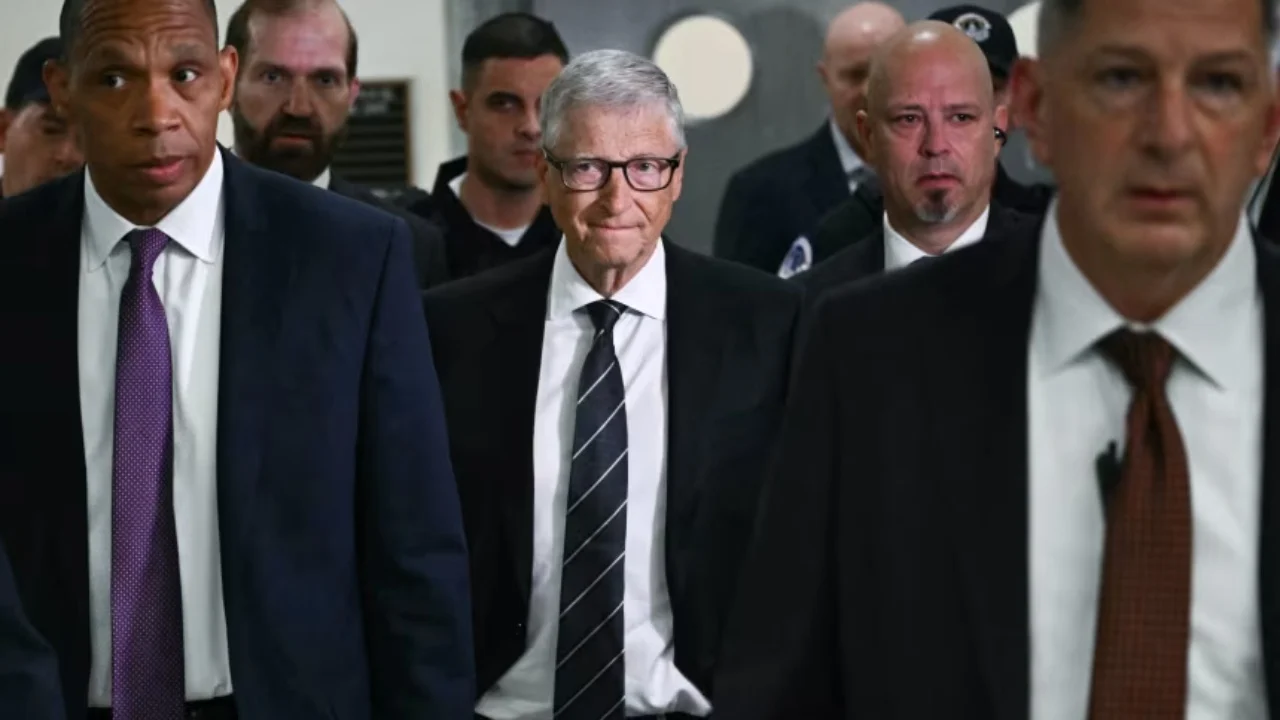 Bill Gates nën akuzë, dëshmon me dyer të mbyllura 
