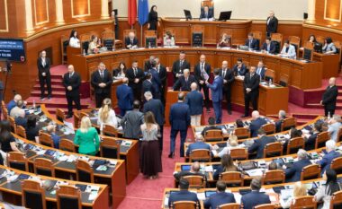 Turpin mos ma trego mua, mos më drejto gishtin, tensione Kuvend, opozita bllokon përsëri foltoren
