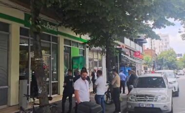 Grabitja në filialin e “OTP”, autori dyshohet se ndoqi një grua që mbante me vete rreth 15 milionë lekë! Hyri në bankë dhe kreu vjedhjen
