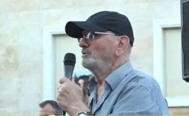Aktori Mehdi Malkaj thirrje Ramës në protestë: Nëse e ndan mendjen që do rrish akoma, mjerë ti!