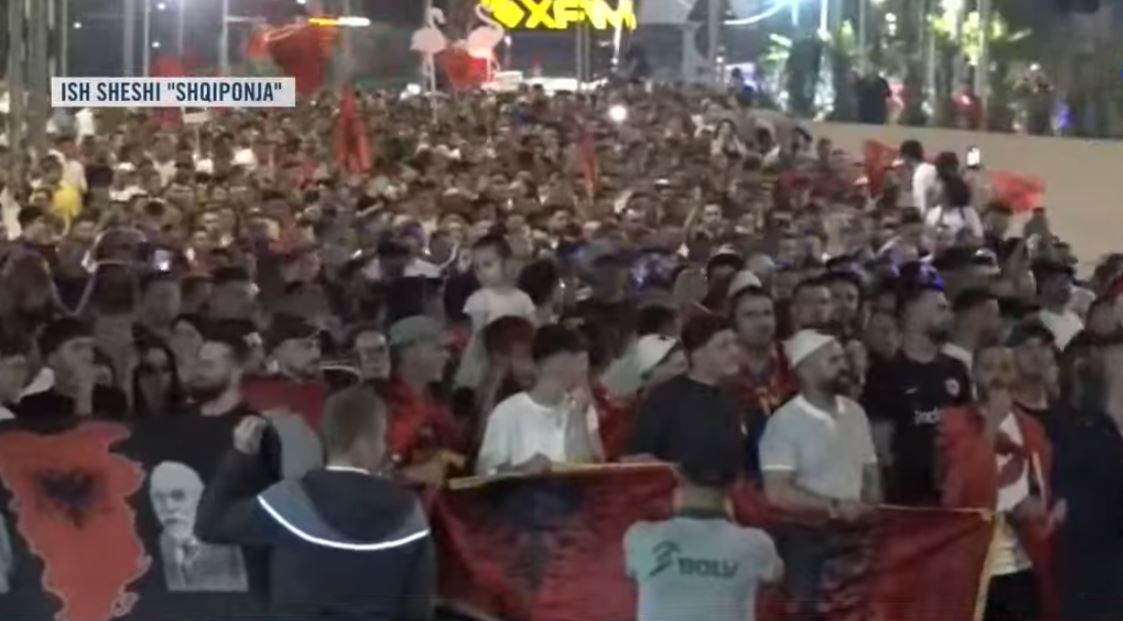 Rama jepe dorëheqjen   Protestuesit nuk ndalin marshimin  pas Laprakës shkojnë te ish sheshi Shqiponja