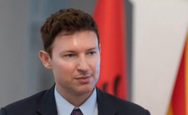 “Mos lejoni që realiteti i sotëm të vendosë kufijtë e së ardhmes suaj”, ambasadori Meidani studentëve të RMV: Ju jeni brezi i ndryshimit