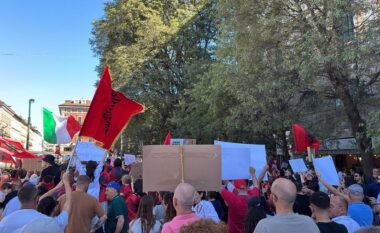 Protestë edhe në Itali/ Shqiptarët kërkojnë dorëheqjen e Ramës nga Milano
