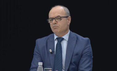 Petro Koçi shpërthen keq ndaj Belinda Ballukut: Bulevardi digjet, korrupsioni krihet, themeluesja e korrupsionit ushtroi zanatin në përvjetorin e PS, sjellje ordinere dhe hakmarrëse…