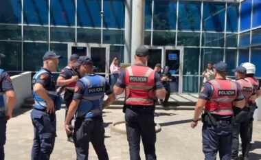 Plas sherri në seancën për vrasjen e Renis Dobrës në GJKKO, të pandehurit përplasen me njëri-tjetrin