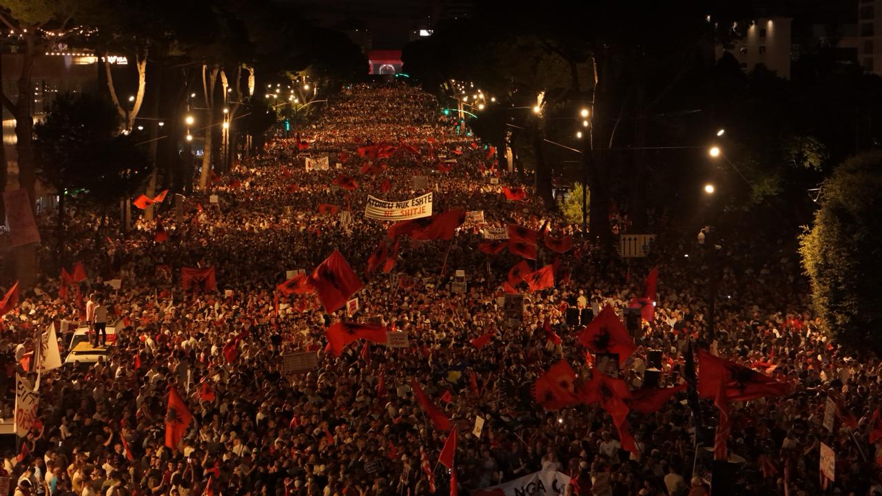 Today marks the 23rd day of the protest   Streets and squares filled for Rama s removal  determined citizens spend the night in front of the Prime Minister s Office