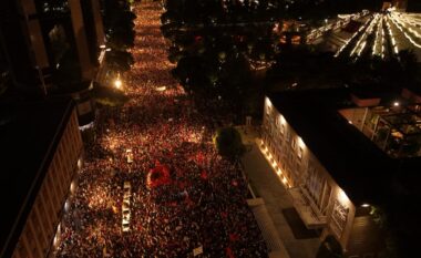 Mediat e huaja jehonë protestave masive antiqeveritare në Shqipëri/ “Paga mjerane dhe korrupsion, pse shqiptarët protestojnë kundër Edi Ramës”