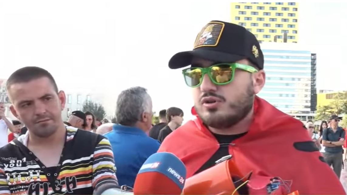 Dita e 15 të e protestave kundër qeverisë  flet njëri prej të rinjve  Kërkoj dorëheqjen e Edi Ramë dhe heqjen e patronazhistëve