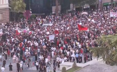 Sot mbahet protesta e 10-të, mijëra qytetarë në shesh për të kërkuar largimin e kryeministrit Rama! Pjesëmarrja rritet çdo ditë
