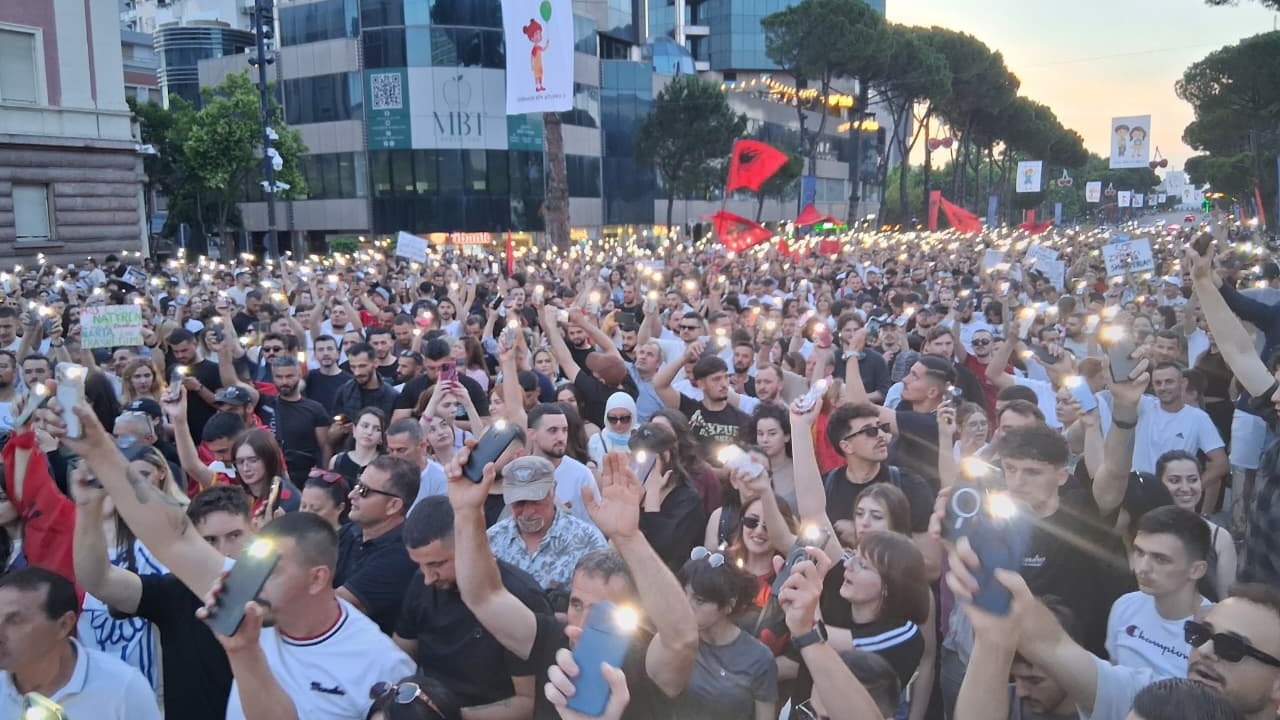 Sot dita e pestë e protestës qytetare kundër projektit në Zvërnec  Rama të japë dorëheqjen  Shqipëria nuk shitet