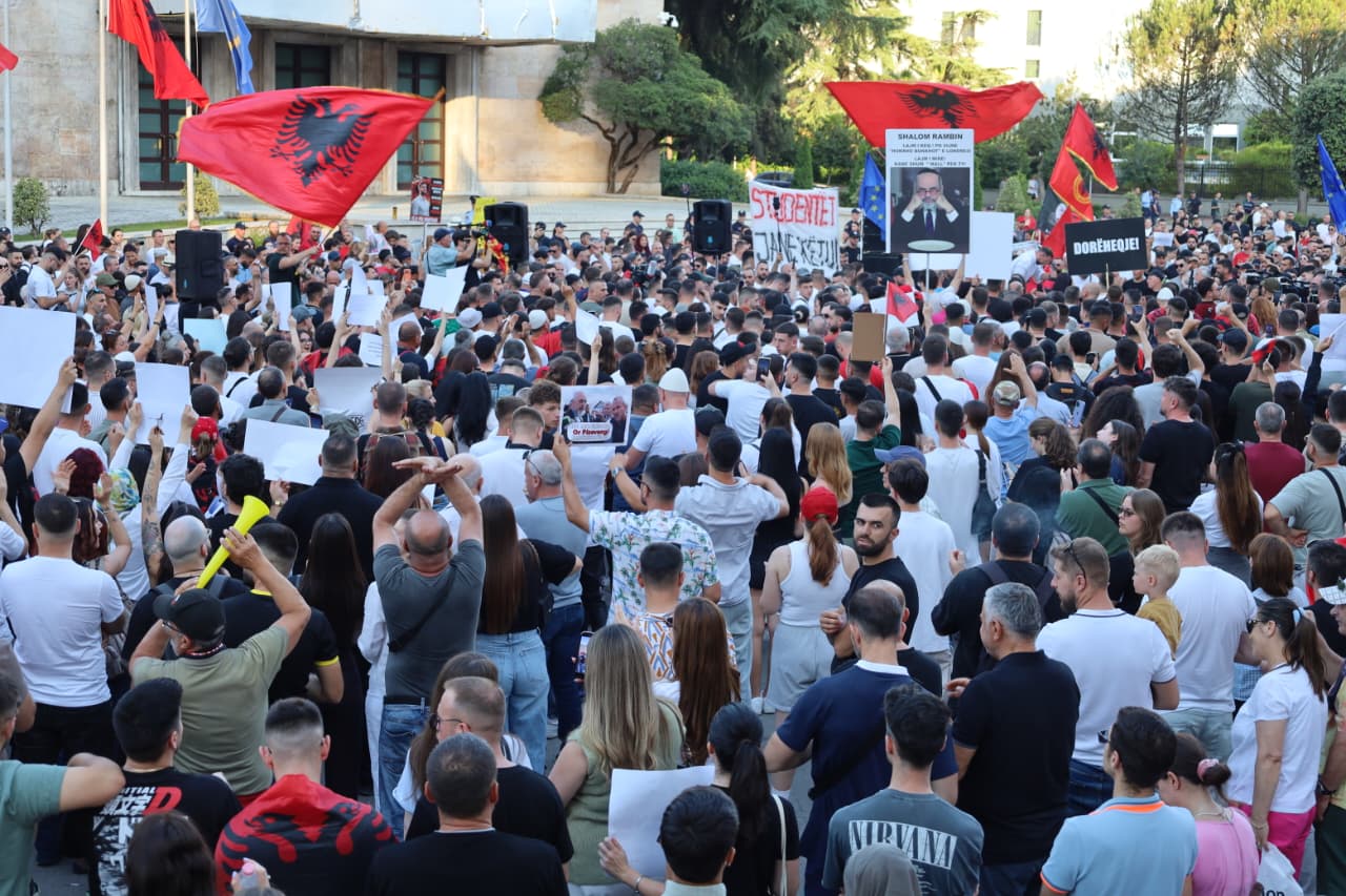 Gjithë natën në shesh dhe para Kuvendit? Dita e 11-të e tubimit, gazetarja Lala zbulon skenarët për një protestë kombëtare