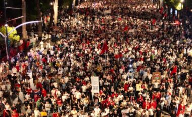 Sot protesta e 19-të, mijëra qytetarë në sheshe e rrugë për largimin e qeverisë