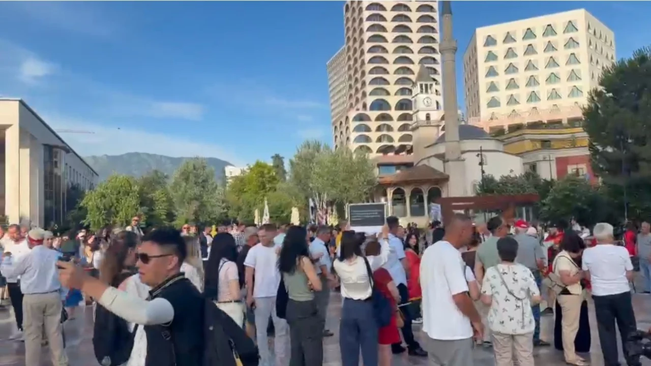 Dita e 16 të e protestës në Tiranë  nis grumbullimi i qytetarëve në sheshin  Skënderbej   pritet marshimi drejt Kryeministrisë
