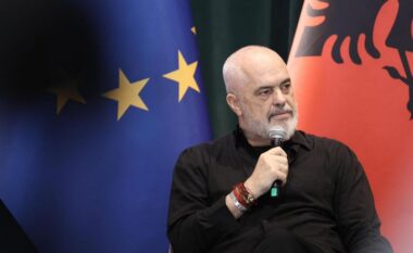 Rama i ndërpret fjalën dhe debaton me gazetaren e huaj: Nuk më intereson çfarë keni dëgjuar në rrugë! Po flisni me mua…