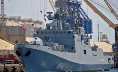 Anije luftarake ruse dyshohet se hapi zjarr pranë një jahti britanik, Ministria e Mbrojtjes së Mbretërisë së Bashkuar nis verifikimet