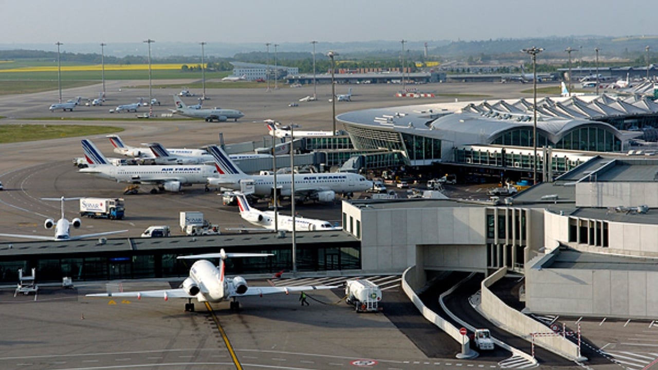 BE paralajmëron masa lehtësuese në kufij  pasi sistemi i ri i hyrje daljeve po krijon radhë të gjata në aeroporte
