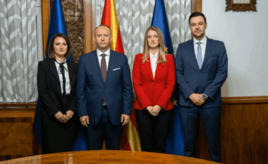 Katerina Zajkovska merr detyrën si anëtare e KSHPK-së pas betimit para Afrim Gashit