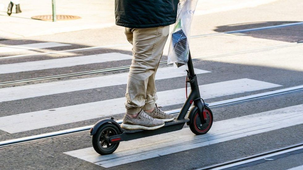 MPB paralajmëron masa më të ashpra dhe gjoba më të rënda për përdoruesit e trotinetëve elektrikë