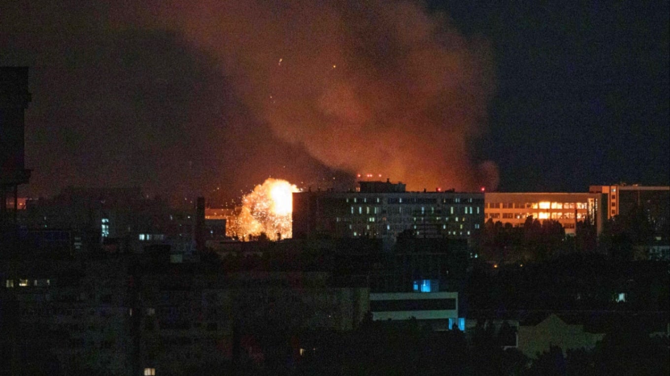 Sulmet ruse me bomba  dronë dhe raketa godasin Ukrainën  dy të vrarë në Sumy dhe pesë të lënduar në Kharkiv