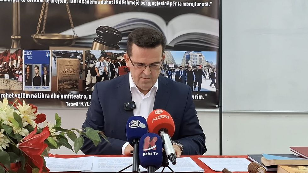 Selmani  Edhe provimet shtetërore të zhvillohen shqip  sipas modelit të Universitetit të Tetovës