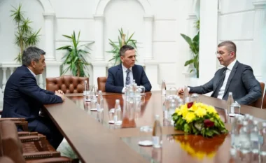 Mickoski nis konsultimet me krerët e VLEN-it për riformatimin e Qeverisë
