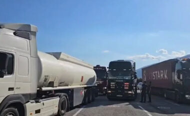 Radhë kilometrike në Morinë, kamionët e rëndë mbeten të bllokuar