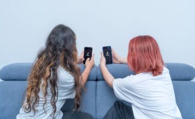 Kufizimi i rrjeteve sociale për të miturit: zgjidhje reale apo masë që ngre pikëpyetje?
