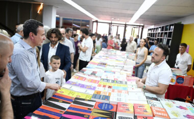 Kurti, Bogujevci dhe Kraki vizitojnë Panairin e Librit “Prishtina 2026”