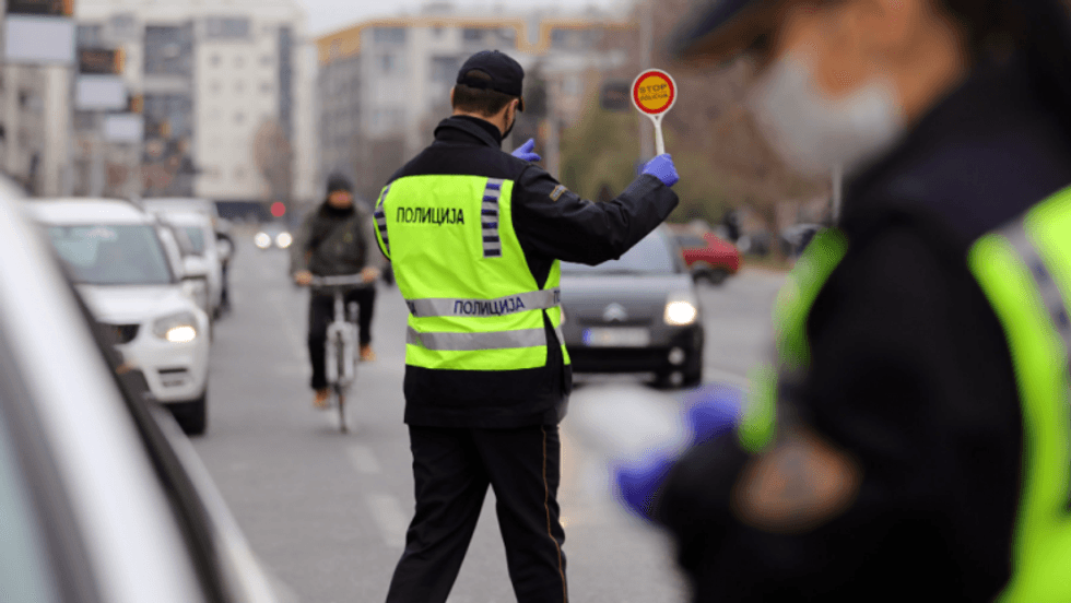 Tre persona ndalohen në Gostivar  policia i kapi duke vozitur pa patentë