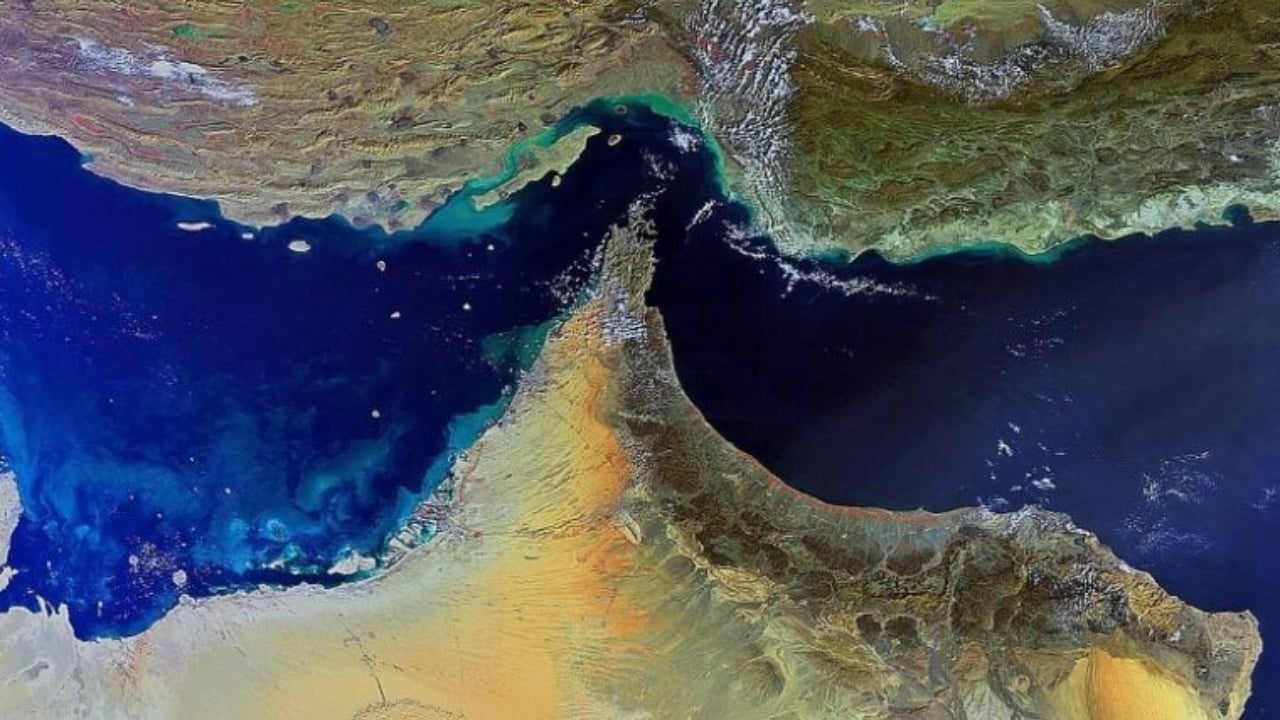 Bie ndjeshëm qarkullimi në Ngushticën e Hormuzit  Irani fajëson sulmet në Liban për prishjen e armëpushimit