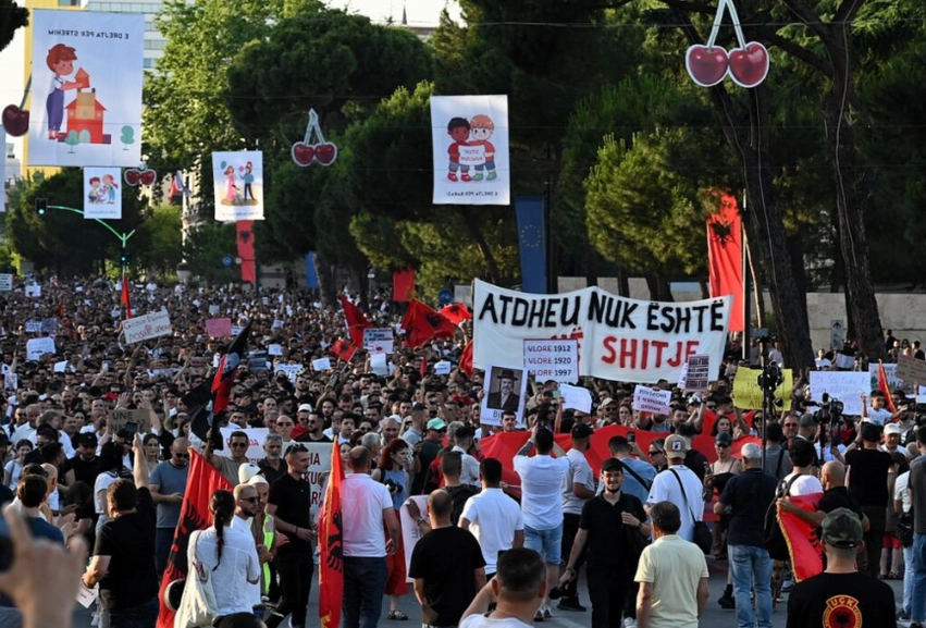 Hasani i përgjigjet Latifit  Shqiptarët e Luginës së Preshevës nuk qëndrojnë  gatitu  para xhandarit serb