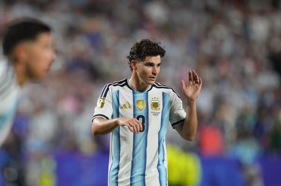 Julian Alvarez kërkon largimin nga Atletico Madridi  mes interesimit të gjigantëve evropianë