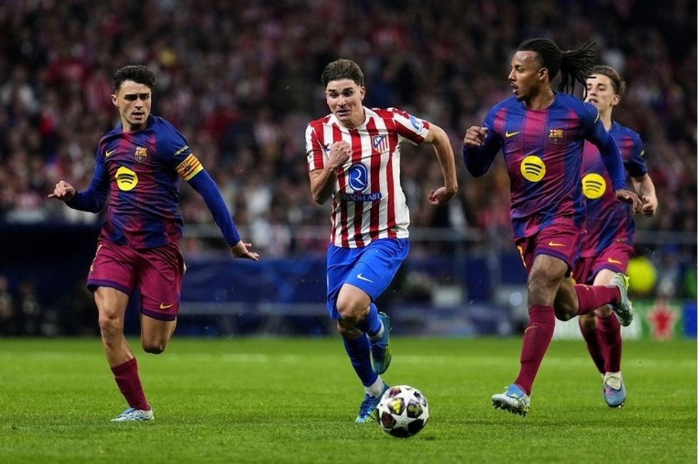 Atletico vendos kushte të hekurt për Julian Alvarez dhe i dërgon mesazh të qartë Barcelonës