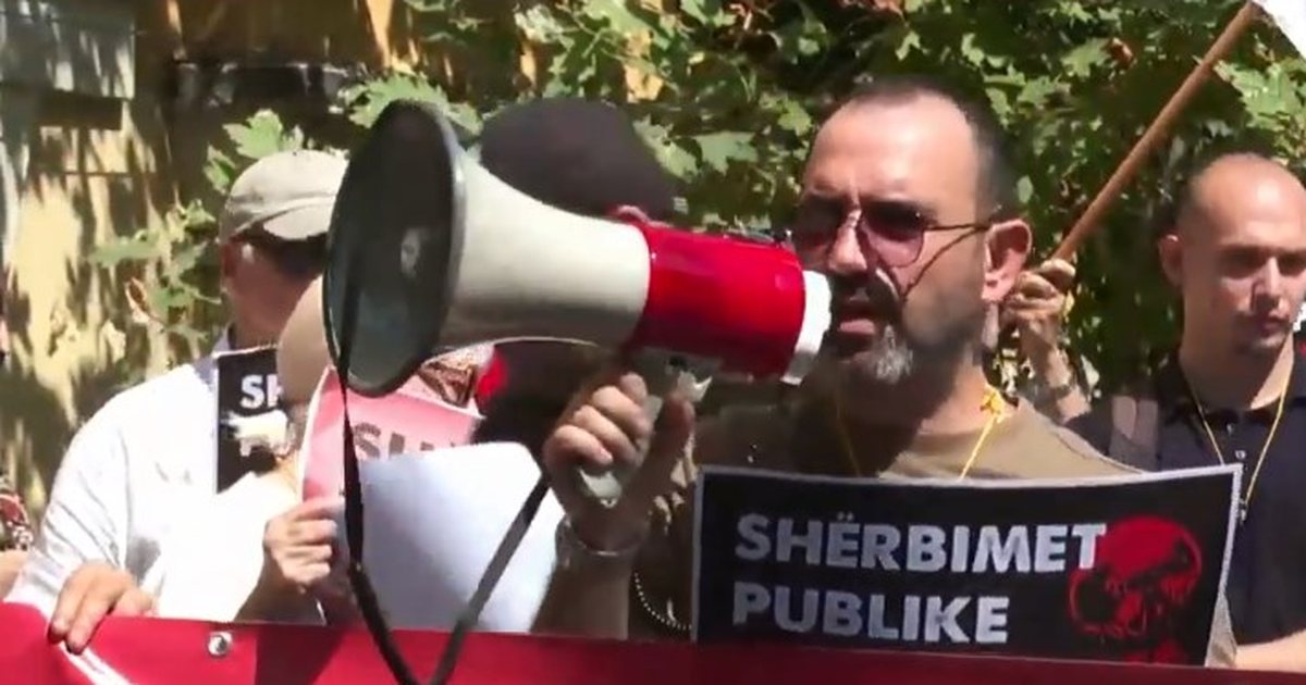 Unioni i Sindikatave proteston para Ministrisë së Financave dhe paraqet 5 kërkesat kryesore