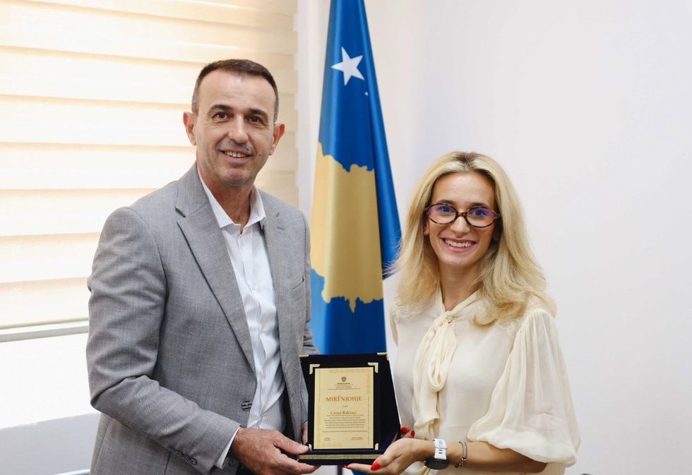 Ministri Blerim Gashani përgëzon Gresa Bakraçin për arritjet  Kosova krenohet me kampionen e saj