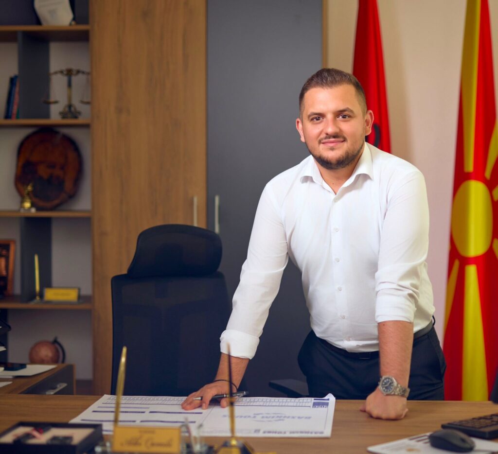 Qamili akuzon Buzhalën dhe Latifin për fyerje ndaj shqiptarëve të Tetovës për shkak se nuk iu bindën Ali Ahmetit