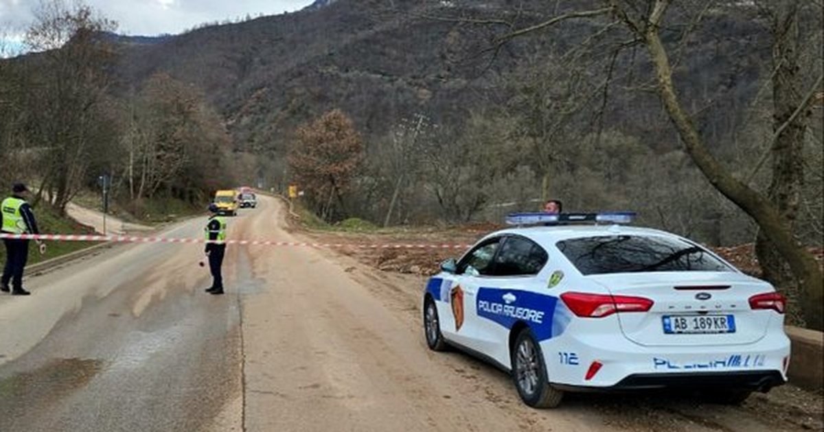 Rainfall causes landslides  traffic once again halted on the Librazhd Prrenjas road