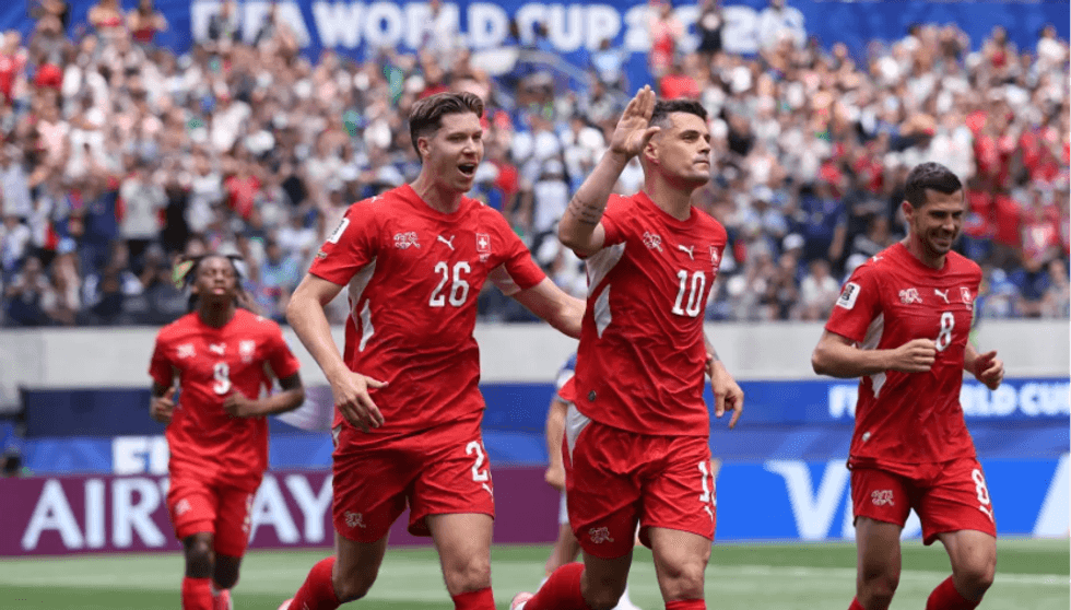 Granit Xhaka shmang krahasimet, edhe pse shumë emra të mëdhenj e quajnë më të mirin në historinë e Zvicrës