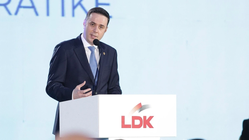 Abdixhiku kërkon qetësi dhe durim përballë thirrjeve për largimin e tij