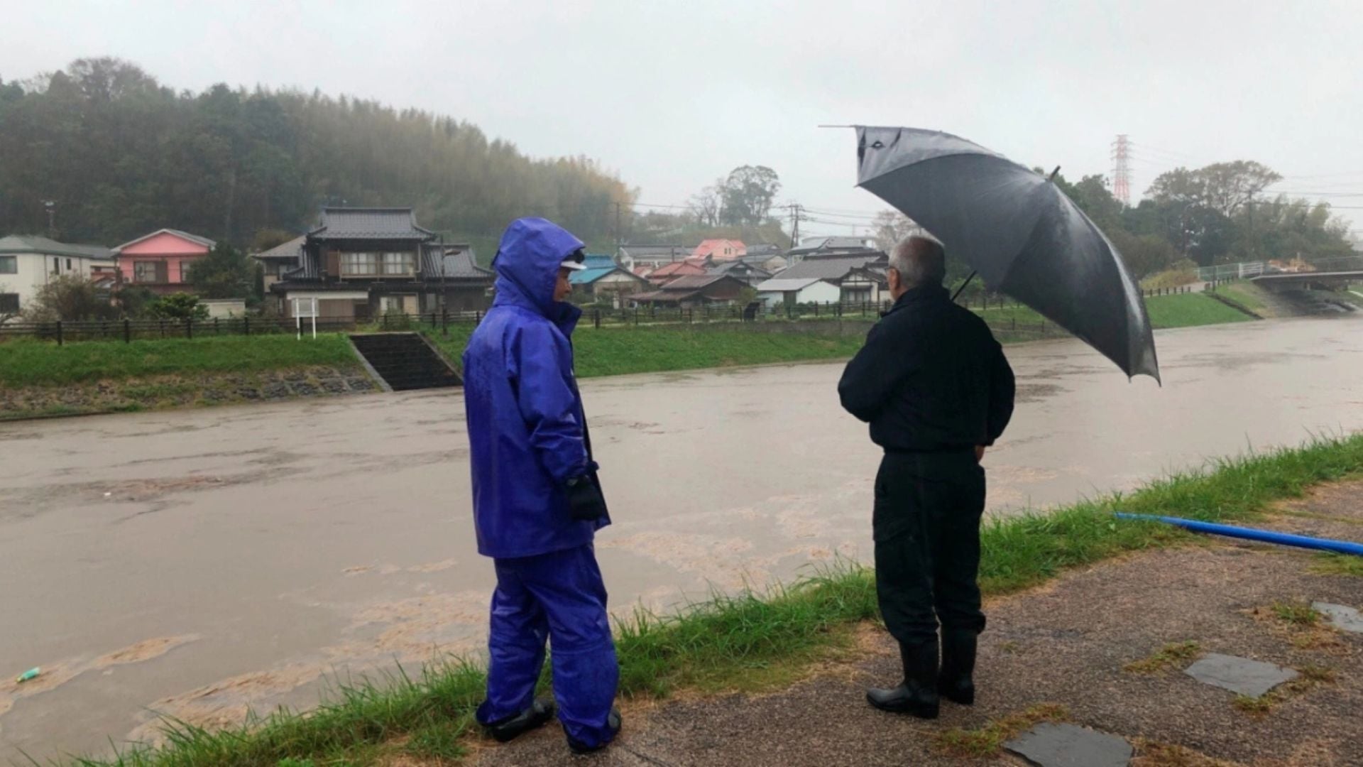 Nagasaki on alert for heavy rainfall  authorities seek evacuation of 380 000 residents