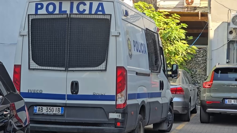 Gjykata e Durrësit lë në  Arrest në burg  27 vjeçarin e akuzuar për vrasjen e fqinjit në Rrogozhinë  zbardhet dëshmia