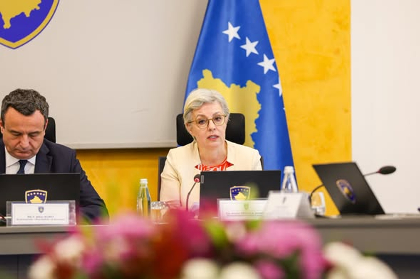 Qeveria në detyrë miraton dy vendime për pezullim të përkohshëm të akteve të Odës së Avokatëve të Kosovës