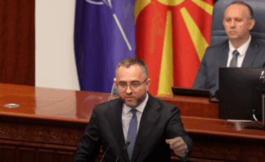 Toshkovski: Kreu i rinisë së “Të Majtës” u ndalua pasi u thirri “vrasës” 14-vjeçarëve, jo për flamurin palestinez