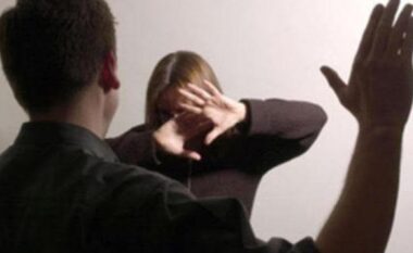 Pesë të arrestuar për raste të dhunës në familje në mbarë vendin brenda 24 orëve
