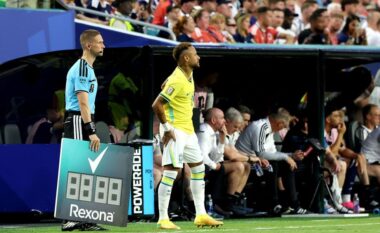 Neymar kthehet te Brazili pas 30 muajsh dhe pritet si hero nga tifozët