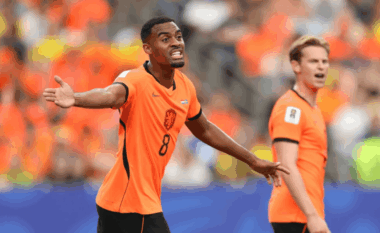 Koeman shpjegon ngritjen e Gravenberch: Më në fund po del në pah potenciali i tij i plotë