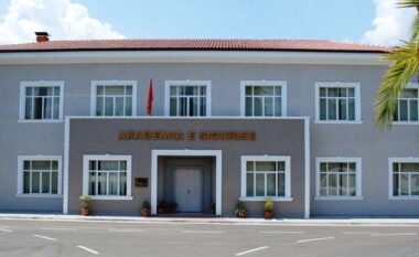 Helmohen sërish kursantët e Akademisë së Sigurisë, rreth 30 persona përfundojnë në spital