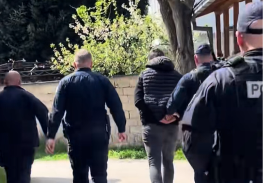 Policia aksion në Pejë pas dyshimeve për bixhoz të paligjshëm në një lokal