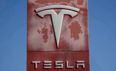 Familja ngre padi ndaj Tesla-s pas vdekjes së një gruaje në aksident me Autopilot në Teksas