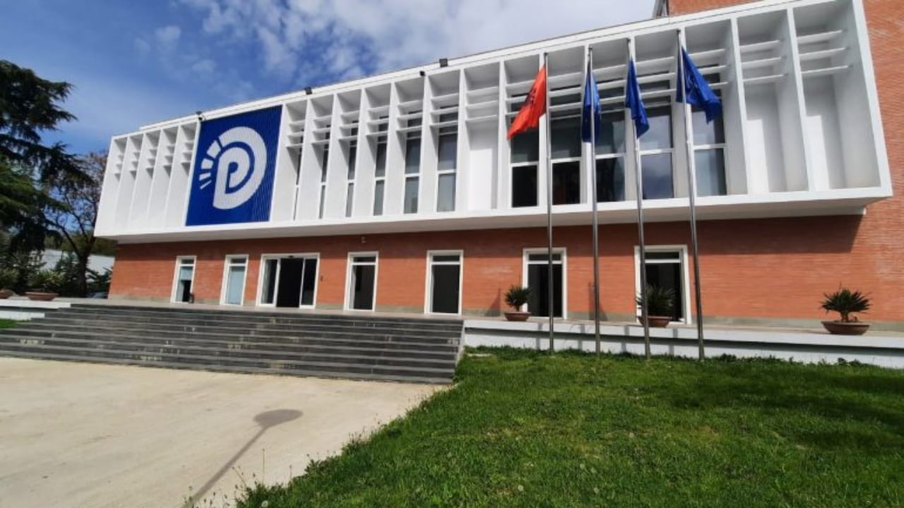  Nuk mund të bëjmë sikur nuk jetojmë në Shqipëri   PD pas konferencës së kryetarëve  Kërkesat e protestuesve të shqyrtohen në Kuvend